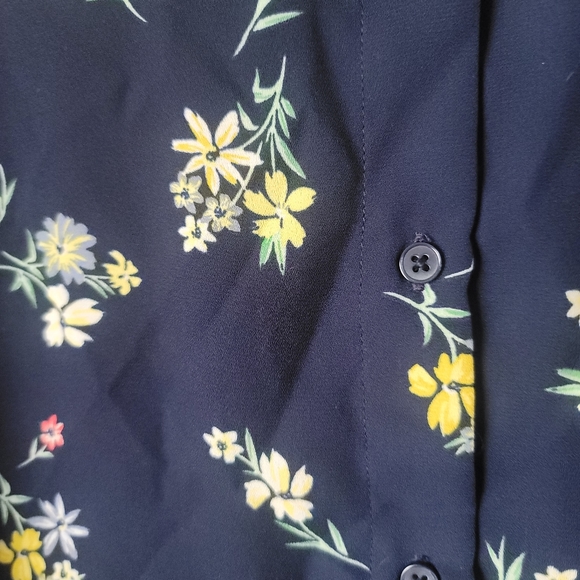 Banana Republic Classic Fit Floral Button Doen Top Size Medium Navy Blue - Picture 4 of 9